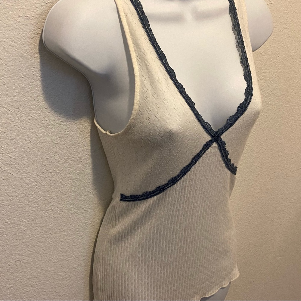 Eloise Sleeveless Knit V-Neck Size M